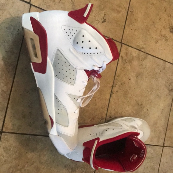 Jordan’s  retro 6 ( white Maroon) - Picture 2 of 4
